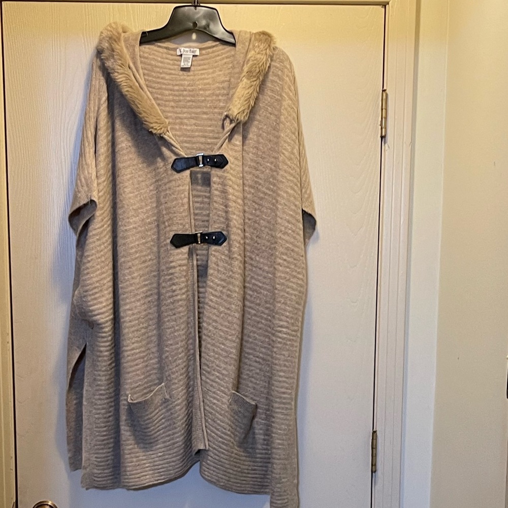 KJordan Tan hooded sweater poncho with Black buckle attachments Size 1X/2X.